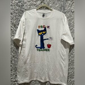 PETE THE CAT, White Pre-K Teacher Graphic T-Shirt MEN SIZE XL: